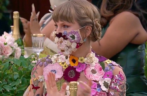Thắng lớn ở Grammy, công chúa Taylor Swift vươn lên tầm huyền thoại - Ảnh 4. Thắng lớn ở Grammy, công chúa Taylor Swift vươn lên tầm huyền thoại - Ảnh 4.