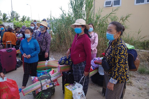 Bạc Liêu cho phép người thân vào khu cách ly chăm sóc 26 trẻ về từ Hàn Quốc - Ảnh 2. Bạc Liêu cho phép người thân vào khu cách ly chăm sóc 26 trẻ về từ Hàn Quốc - Ảnh 2.