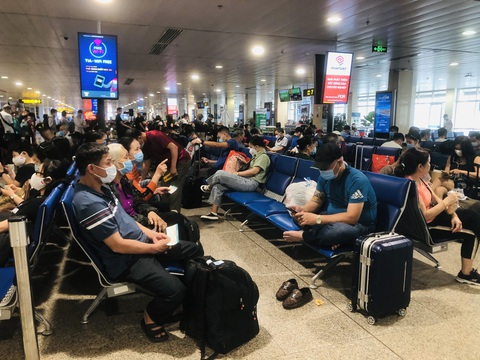 Vé máy bay dịp lễ 30-4 và 1-5 dồi dào, giá nóng dần - Ảnh 1. Vé máy bay dịp lễ 30-4 và 1-5 dồi dào, giá nóng dần - Ảnh 1.