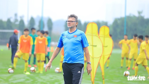 HLV Philippe Troussier: U18 Việt Nam tối thiểu nằm trong top 4 Đông Nam Á - Ảnh 1. HLV Philippe Troussier: U18 Việt Nam tối thiểu nằm trong top 4 Đông Nam Á - Ảnh 1.