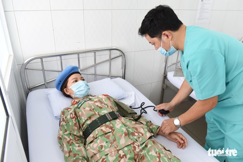 Chiến sĩ mũ nồi xanh được tiêm vắc xin COVID-19 - Ảnh 6. Chiến sĩ mũ nồi xanh được tiêm vắc xin COVID-19 - Ảnh 6.