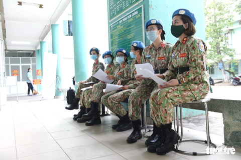 Chiến sĩ mũ nồi xanh được tiêm vắc xin COVID-19 - Ảnh 3. Chiến sĩ mũ nồi xanh được tiêm vắc xin COVID-19 - Ảnh 3.