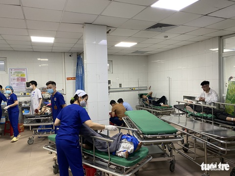 Xe chở đoàn đi lễ chùa đâm xe đầu kéo, 1 người chết, hơn 20 người nhập viện - Ảnh 1. Xe chở đoàn đi lễ chùa đâm xe đầu kéo, 1 người chết, hơn 20 người nhập viện - Ảnh 1.