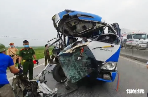 Đi lễ đền gặp tai nạn: ‘Đang ngủ, chúng tôi choáng váng’ - Ảnh 3. Đi lễ đền gặp tai nạn: ‘Đang ngủ, chúng tôi choáng váng’ - Ảnh 3.