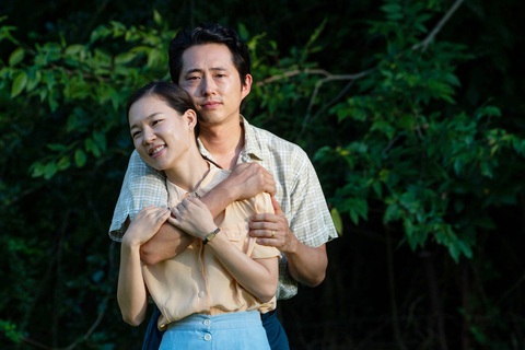 Minari: Giấc mơ Mỹ đau thương, thuần khiết qua mắt trẻ - Ảnh 4. Minari: Giấc mơ Mỹ đau thương, thuần khiết qua mắt trẻ - Ảnh 4.