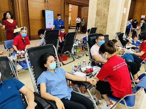 Đoàn thanh niên Agribank tham gia Ngày hội hiến máu tình nguyện - Ảnh 2. Đoàn thanh niên Agribank tham gia Ngày hội hiến máu tình nguyện - Ảnh 2.