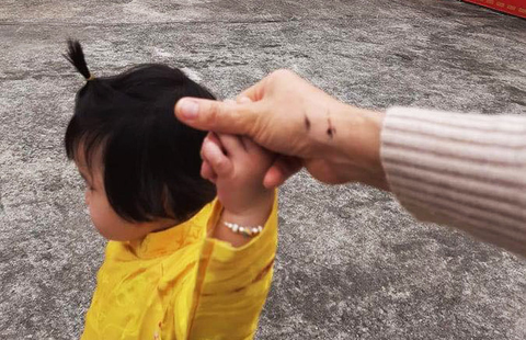 Dân mạng lại bức xúc với sư thầy xua đuổi người mặc áo dài đi lễ chùa - Ảnh 2. Dân mạng lại bức xúc với sư thầy xua đuổi người mặc áo dài đi lễ chùa - Ảnh 2.