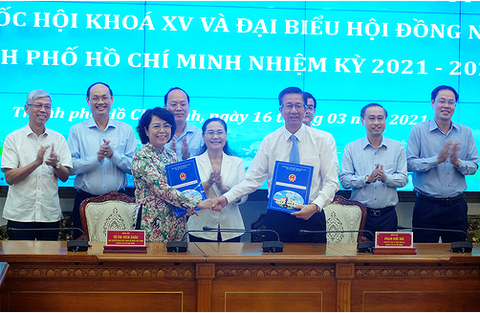 TP.HCM bàn giao 224 hồ sơ người ứng cử đại biểu Quốc hội khóa XV và đại biểu HĐND - Ảnh 1. TP.HCM bàn giao 224 hồ sơ người ứng cử đại biểu Quốc hội khóa XV và đại biểu HĐND - Ảnh 1.