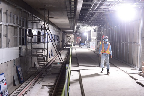 Chủ tịch UBND TP.HCM Nguyễn Thành Phong đi kiểm tra metro số 1 - Ảnh 5. Chủ tịch UBND TP.HCM Nguyễn Thành Phong đi kiểm tra metro số 1 - Ảnh 5.