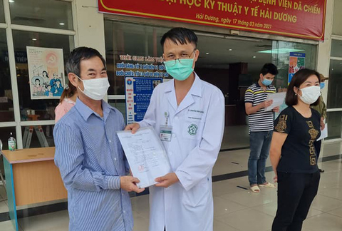 Bệnh nhân COVID-19 nặng nhất ở Hải Dương xuất viện - Ảnh 1. Bệnh nhân COVID-19 nặng nhất ở Hải Dương xuất viện - Ảnh 1.