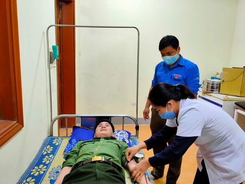 Bí thư huyện đoàn hiến máu khẩn cấp cứu sống sản phụ - Ảnh 1. Bí thư huyện đoàn hiến máu khẩn cấp cứu sống sản phụ - Ảnh 1.