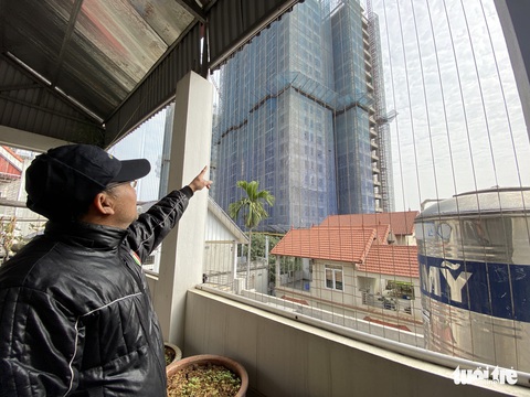 Vẫn thi công rầm rộ sau khi làm nứt hàng loạt nhà dân - Ảnh 2. Vẫn thi công rầm rộ sau khi làm nứt hàng loạt nhà dân - Ảnh 2.