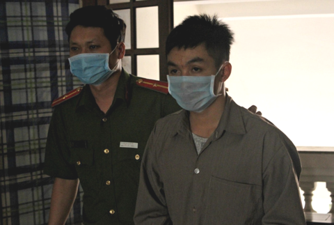 Vụ ‘yêu’ bạn gái ở Long An và TP.HCM: VKS giữ quan điểm tách án, toà tuyên 2 năm tù - Ảnh 1. Vụ ‘yêu’ bạn gái ở Long An và TP.HCM: VKS giữ quan điểm tách án, toà tuyên 2 năm tù - Ảnh 1.
