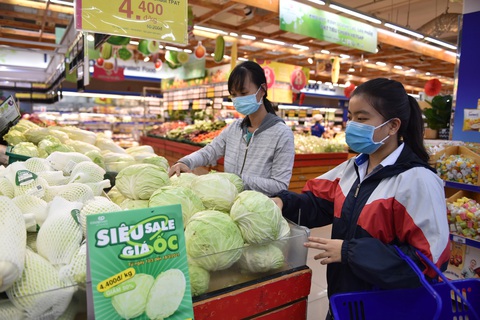 Bất ngờ với bắp cải giá siêu rẻ ở Co.opmart - Ảnh 1. Bất ngờ với bắp cải giá siêu rẻ ở Co.opmart - Ảnh 1.