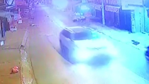 Ôtô chạy khỏi hiện trường sau tai nạn chết người ở quận 12 - Ảnh 2. Ôtô chạy khỏi hiện trường sau tai nạn chết người ở quận 12 - Ảnh 2.