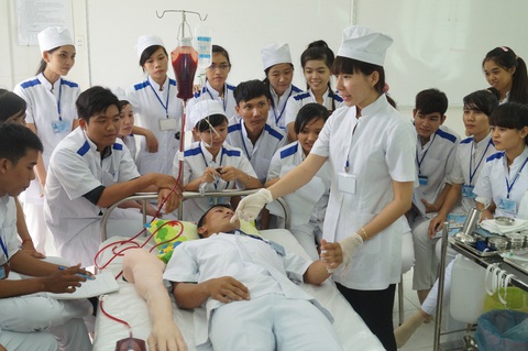 Mô hình đào tạo nguồn nhân lực y tế từ trường học - bệnh viện - Ảnh 2. Mô hình đào tạo nguồn nhân lực y tế từ trường học - bệnh viện - Ảnh 2.