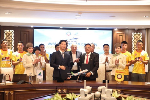 CLB Thanh Hóa lên kế hoạch trả lương theo tuần cho cầu thủ - Ảnh 1. CLB Thanh Hóa lên kế hoạch trả lương theo tuần cho cầu thủ - Ảnh 1.