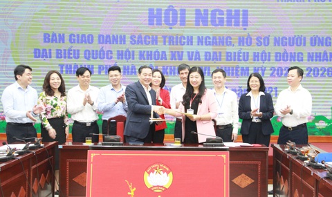 Hà Nội hiệp thương lần hai, nhất trí danh sách sơ bộ 72 ứng viên đại biểu Quốc hội - Ảnh 1. Hà Nội hiệp thương lần hai, nhất trí danh sách sơ bộ 72 ứng viên đại biểu Quốc hội - Ảnh 1.