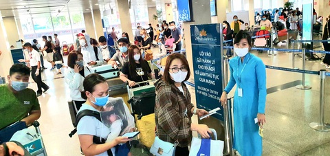 COVID-19 giảm nhiệt, hàng không tăng chuyến cho du khách thỏa mãn bay - Ảnh 1. COVID-19 giảm nhiệt, hàng không tăng chuyến cho du khách thỏa mãn bay - Ảnh 1.