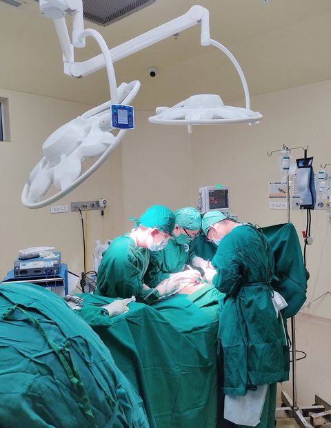 Thanh niên 19 tuổi tự đâm thấu tim mình sau khi cãi nhau với bạn gái - Ảnh 1. Thanh niên 19 tuổi tự đâm thấu tim mình sau khi cãi nhau với bạn gái - Ảnh 1.