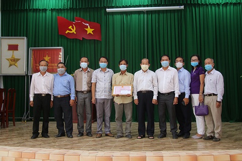 Đồng Tháp khen thưởng camera chạy bằng cơm phòng vệ biên giới Tây Nam - Ảnh 2. Đồng Tháp khen thưởng camera chạy bằng cơm phòng vệ biên giới Tây Nam - Ảnh 2.