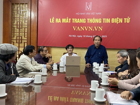 Chủ tịch Hội Nhà văn Việt Nam: Xin tiền là việc nhẹ nhàng hơn các nhiệm vụ khác - Ảnh 1. Chủ tịch Hội Nhà văn Việt Nam: Xin tiền là việc nhẹ nhàng hơn các nhiệm vụ khác - Ảnh 1.