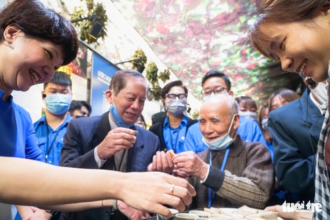 Di tích nhà tù Hỏa Lò vừa ra mắt trưng bày Một thời sôi nổi - Ảnh 7. Di tích nhà tù Hỏa Lò vừa ra mắt trưng bày Một thời sôi nổi - Ảnh 7.