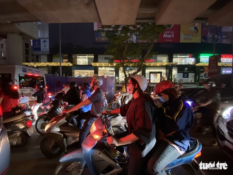 Quận Cầu Giấy kêu với Bí thư Vương Đình Huệ chuyện hạ tầng, chung cư cũ - Ảnh 2. Quận Cầu Giấy kêu với Bí thư Vương Đình Huệ chuyện hạ tầng, chung cư cũ - Ảnh 2.