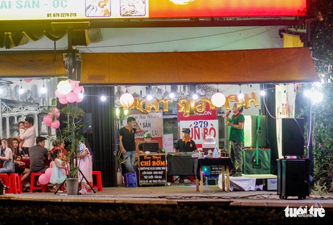 Mặc chính quyền tuyên truyền, ‘cung đường bia bọt’ Phạm Văn Đồng vẫn chát chúa tiếng nhạc - Ảnh 2. Mặc chính quyền tuyên truyền, ‘cung đường bia bọt’ Phạm Văn Đồng vẫn chát chúa tiếng nhạc - Ảnh 2.