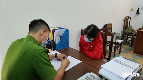 Lập Facebook lo được vé máy bay nhân đạo về nước để lừa du học sinh - Ảnh 1. Lập Facebook lo được vé máy bay nhân đạo về nước để lừa du học sinh - Ảnh 1.