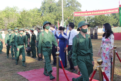 Bình Phước: 1.276 thanh niên lên đường nhập ngũ - Ảnh 1. Bình Phước: 1.276 thanh niên lên đường nhập ngũ - Ảnh 1.