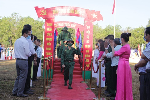 Bình Phước: 1.276 thanh niên lên đường nhập ngũ - Ảnh 2. Bình Phước: 1.276 thanh niên lên đường nhập ngũ - Ảnh 2.