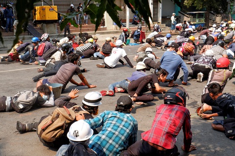 Myanmar: Tiếp tục nổ súng vào người biểu tình, 9 người thiệt mạng - Ảnh 1. Myanmar: Tiếp tục nổ súng vào người biểu tình, 9 người thiệt mạng - Ảnh 1.