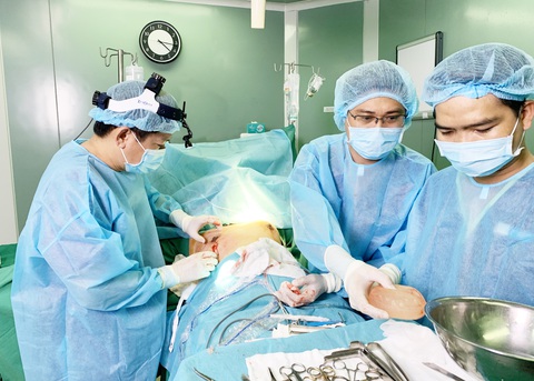 Cơ sở thẩm mỹ ‘bỏ quên gạc trong ngực bệnh nhân hoạt động không phép - Ảnh 1. Cơ sở thẩm mỹ ‘bỏ quên gạc trong ngực bệnh nhân hoạt động không phép - Ảnh 1.