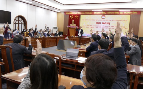 Vì sao có gần 100 ủy viên Trung ương Đảng ứng cử đại biểu Quốc hội? - Ảnh 1. Vì sao có gần 100 ủy viên Trung ương Đảng ứng cử đại biểu Quốc hội? - Ảnh 1.