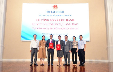 Người cũ thăng chức mới, hệ thống giao dịch chứng khoán có sớm hết tắc đường? - Ảnh 1. Người cũ thăng chức mới, hệ thống giao dịch chứng khoán có sớm hết tắc đường? - Ảnh 1.