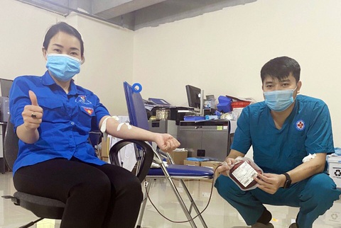 Hiến máu khẩn cấp cứu sản phụ thoát cửa tử - Ảnh 1. Hiến máu khẩn cấp cứu sản phụ thoát cửa tử - Ảnh 1.