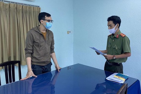 Đề nghị truy tố nam tiếp viên hàng không làm lây dịch bệnh COVID-19 - Ảnh 1. Đề nghị truy tố nam tiếp viên hàng không làm lây dịch bệnh COVID-19 - Ảnh 1.