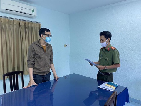 Ban quản lý khu cách ly Vietnam Airlines liên đới gì trong vụ nam tiếp viên làm lây dịch COVID-19? - Ảnh 1. Ban quản lý khu cách ly Vietnam Airlines liên đới gì trong vụ nam tiếp viên làm lây dịch COVID-19? - Ảnh 1.