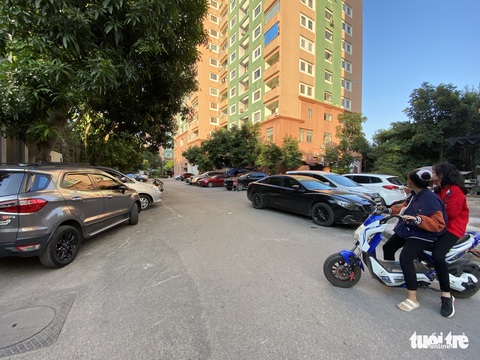 Phải trả lại vỉa hè, đường sá cho khu đô thị của chúng tôi - Ảnh 5. Phải trả lại vỉa hè, đường sá cho khu đô thị của chúng tôi - Ảnh 5.