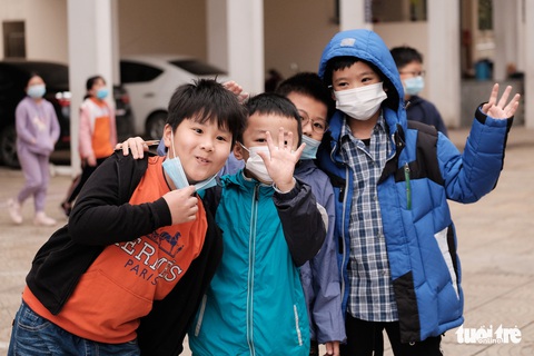 Học sinh Hà Nội háo hức đi học trở lại sau 30 ngày - Ảnh 7. Học sinh Hà Nội háo hức đi học trở lại sau 30 ngày - Ảnh 7.