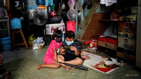 Hàng ngàn trẻ thành mồ côi ở Indonesia vì mất cha mẹ do dịch bệnh - Ảnh 1. Hàng ngàn trẻ thành mồ côi ở Indonesia vì mất cha mẹ do dịch bệnh - Ảnh 1.