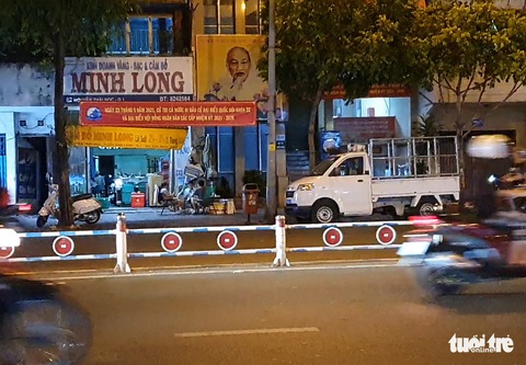 Sau 22h, karaoke vẫn thi thố sát UBND phường, đường Phạm Văn Đồng vẫn xập xình - Ảnh 2. Sau 22h, karaoke vẫn thi thố sát UBND phường, đường Phạm Văn Đồng vẫn xập xình - Ảnh 2.