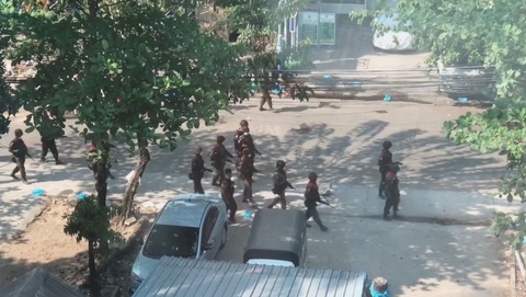 Cả ngàn người Myanmar đổ xô tị nạn tới bang Mizoram của Ấn Độ - Ảnh 1. Cả ngàn người Myanmar đổ xô tị nạn tới bang Mizoram của Ấn Độ - Ảnh 1.