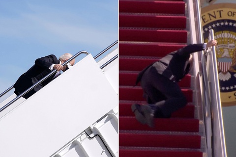 Ông Biden vấp té 3 lần khi lên Air Force One do gió lớn? - Ảnh 1. Ông Biden vấp té 3 lần khi lên Air Force One do gió lớn? - Ảnh 1.