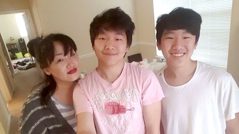 Mẹ gốc Hàn bị bắn chết, hai con được giúp hơn 2 triệu USD - Ảnh 1. Mẹ gốc Hàn bị bắn chết, hai con được giúp hơn 2 triệu USD - Ảnh 1.