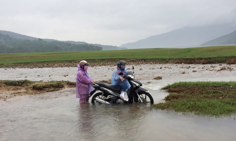 Những cô giáo miền xuôi lặn lội gieo chữ ở làng Canh Tiến - Ảnh 1. Những cô giáo miền xuôi lặn lội gieo chữ ở làng Canh Tiến - Ảnh 1.