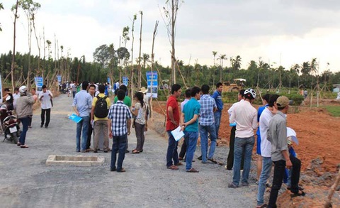 Giá đất sôi sục khắp nơi - Ảnh 1. Giá đất sôi sục khắp nơi - Ảnh 1.