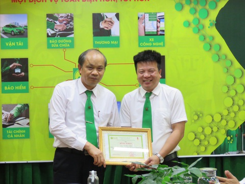 Cựu lính đặc công nước nhảy xuống sông cứu thiếu nữ gieo mình tự vẫn - Ảnh 3. Cựu lính đặc công nước nhảy xuống sông cứu thiếu nữ gieo mình tự vẫn - Ảnh 3.