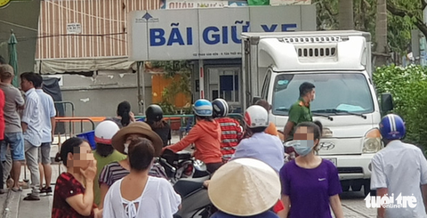 Phát hiện 2 cô gái trẻ tử vong, nghi rơi từ tầng cao chung cư ở TP.HCM - Ảnh 3. Phát hiện 2 cô gái trẻ tử vong, nghi rơi từ tầng cao chung cư ở TP.HCM - Ảnh 3.